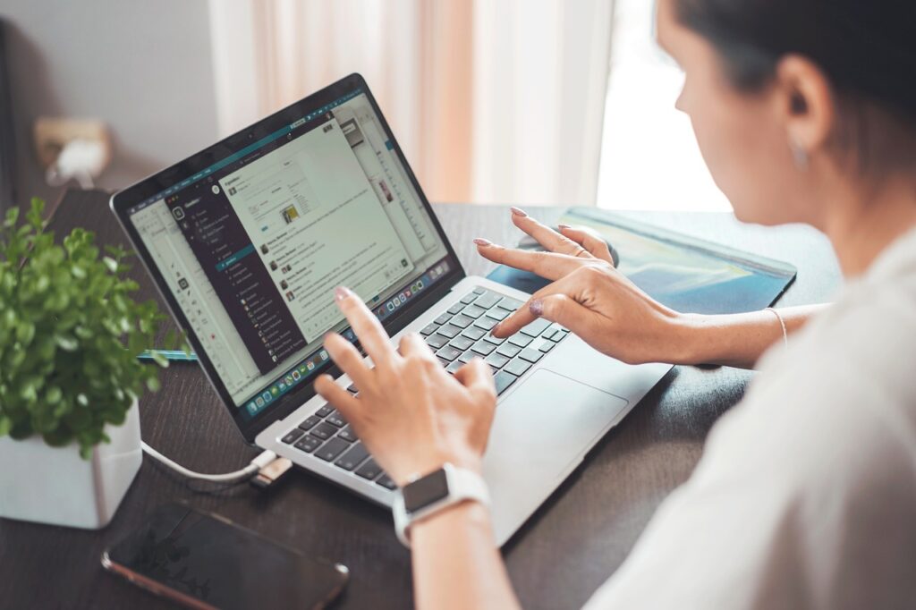 A lady is setting up her Google My Business Profile by using abc-media.net Google Local Search Tips.